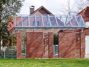 Carport mit Dach aus Stahl und Glas